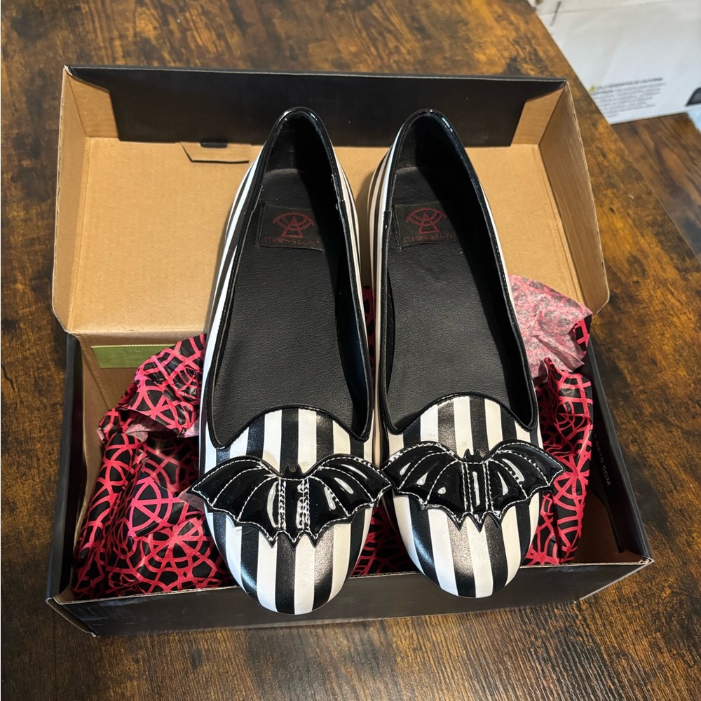 Unique Vintage Lydia Bat Flats